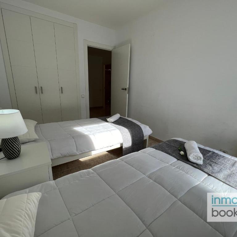 Villa Elvira Salou , con piscina y aparcamiento gratis - Three-Bedroom Apartment - 42