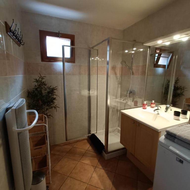 Appartement avec terrasse et parking Privé - Apartment mit 1 Schlafzimmer - 28