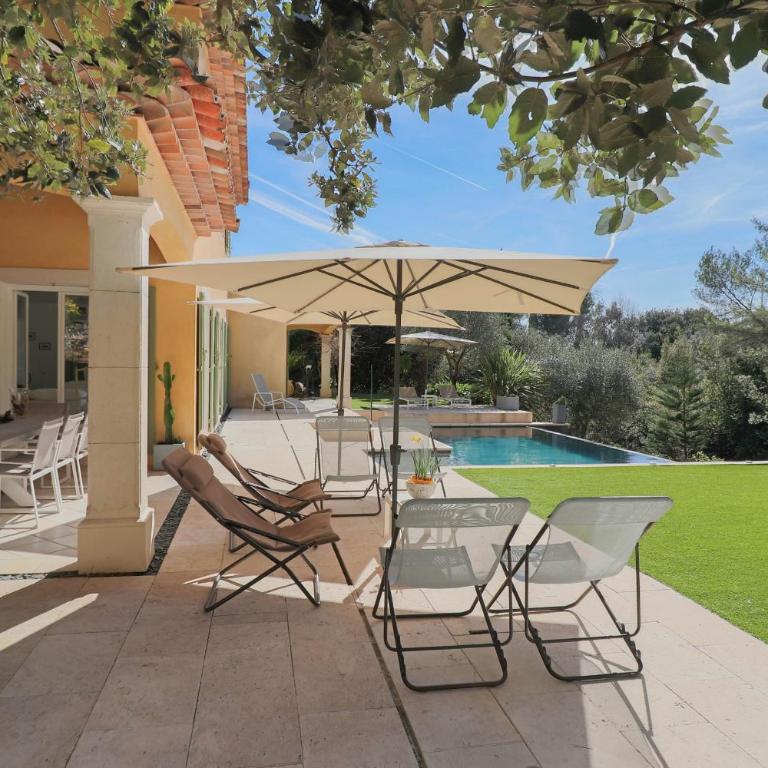 Peaceful Villa with Infinity Pool, 10' from the Center of Antibes - Villa avec Piscine Privée - 1