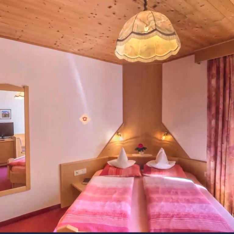 Hotel Gurschler - Habitación Doble con vistas a la montaña - 5