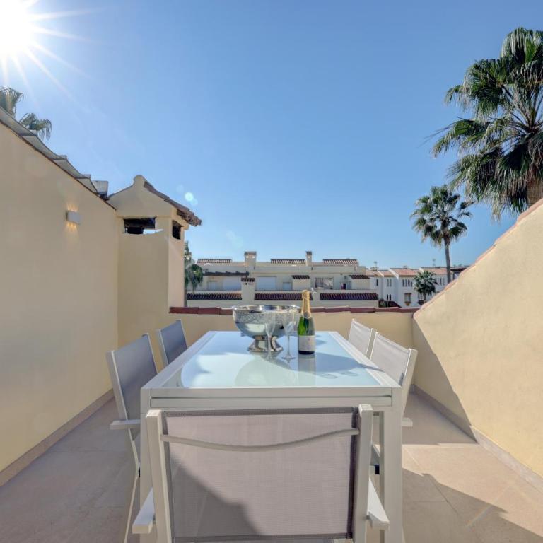 Luxury modern beachfront 3 bed gated community townhouse with pool, sun terrace, sea views close to all amenities - Casa de 3 dormitorios - 5