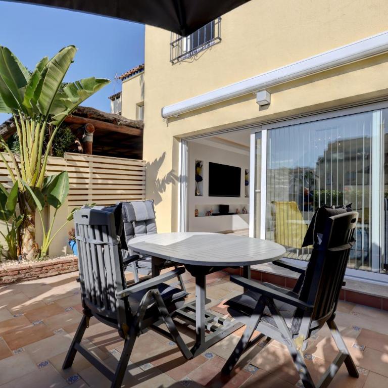 Luxury modern beachfront 3 bed gated community townhouse with pool, sun terrace, sea views close to all amenities - Casa de 3 dormitorios - 10