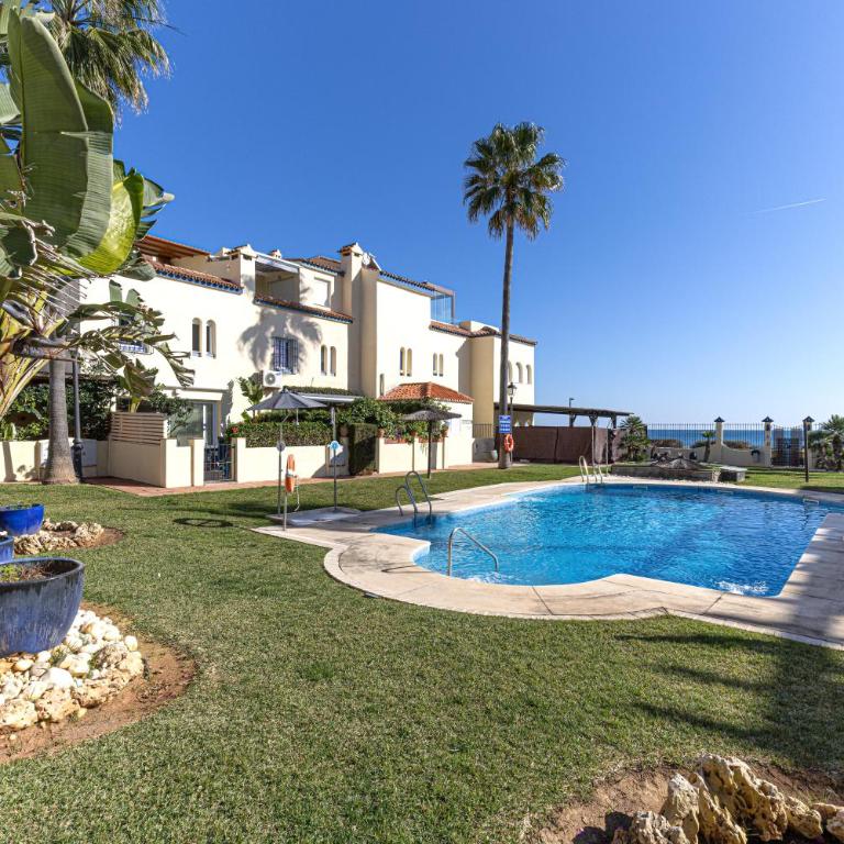 Luxury modern beachfront 3 bed gated community townhouse with pool, sun terrace, sea views close to all amenities - Casa de 3 dormitorios - 3