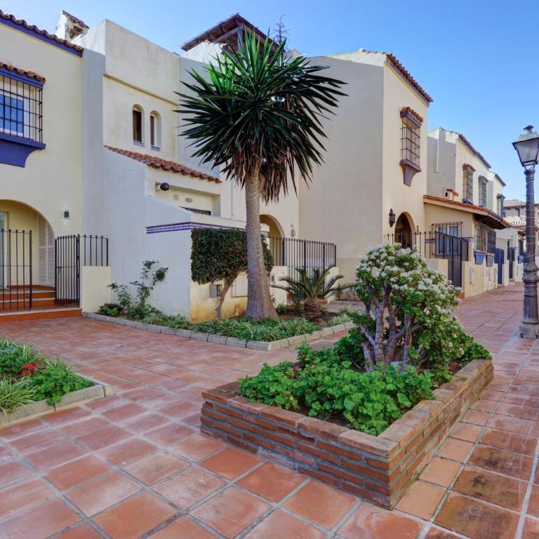 Luxury modern beachfront 3 bed gated community townhouse with pool, sun terrace, sea views close to all amenities - Casa de 3 dormitorios - 16