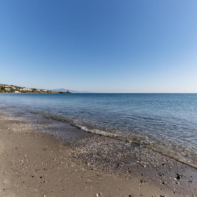 Luxury modern beachfront 3 bed gated community townhouse with pool, sun terrace, sea views close to all amenities - Casa de 3 dormitorios - 23