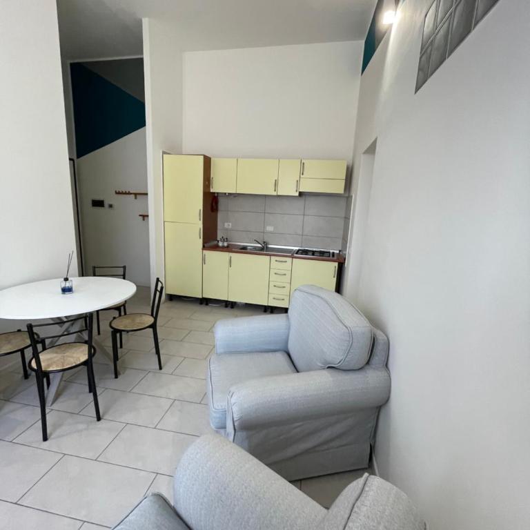 PAHome - Trilocale Piazza Fontana Grande LT - Appartamento con 2 Camere da Letto - 10