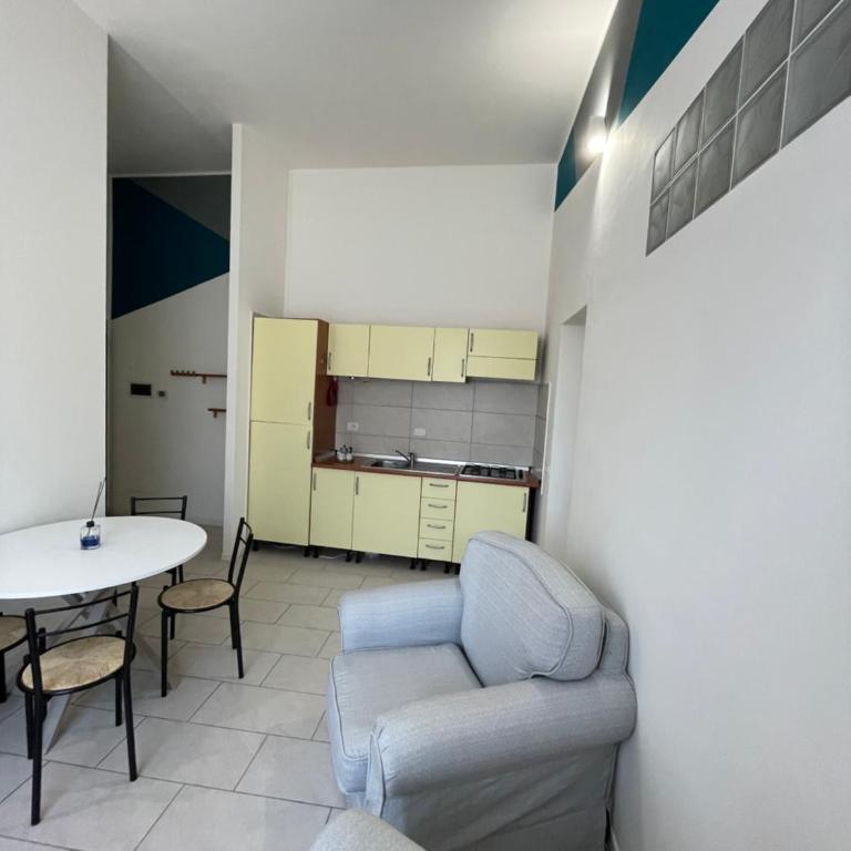 PAHome - Trilocale Piazza Fontana Grande LT - Appartamento con 2 Camere da Letto - 4
