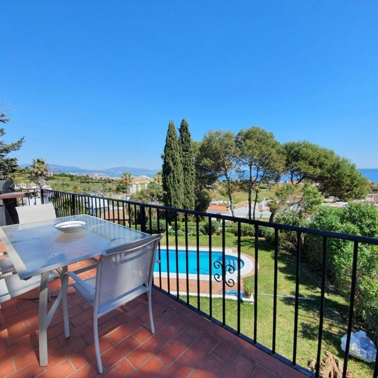 5 Bedroom Villa with HEATED Pool with breath-taking Sea Views, Walking distances to Shops Restaurants Beach - Villa - 14