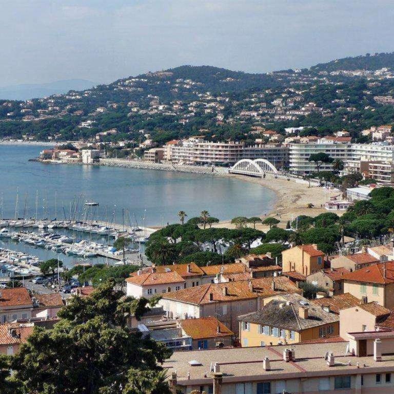 Sainte-Maxime: Appart 2 pièces, 5 couchages, vue Mer, Clim, Centre-ville - FR-1-226-515 - Apartamento - 4