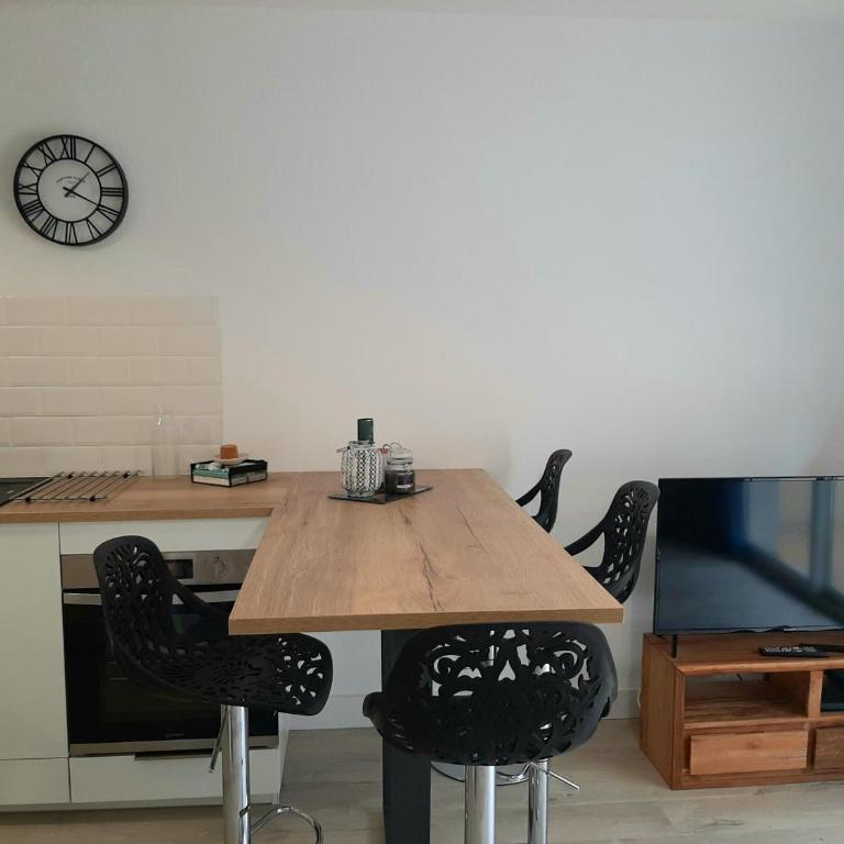 Appartement cosy avec balcon, proche centre et plages, parking inclus - FR-1-239-896 - Appartement 1 Chambre - 5