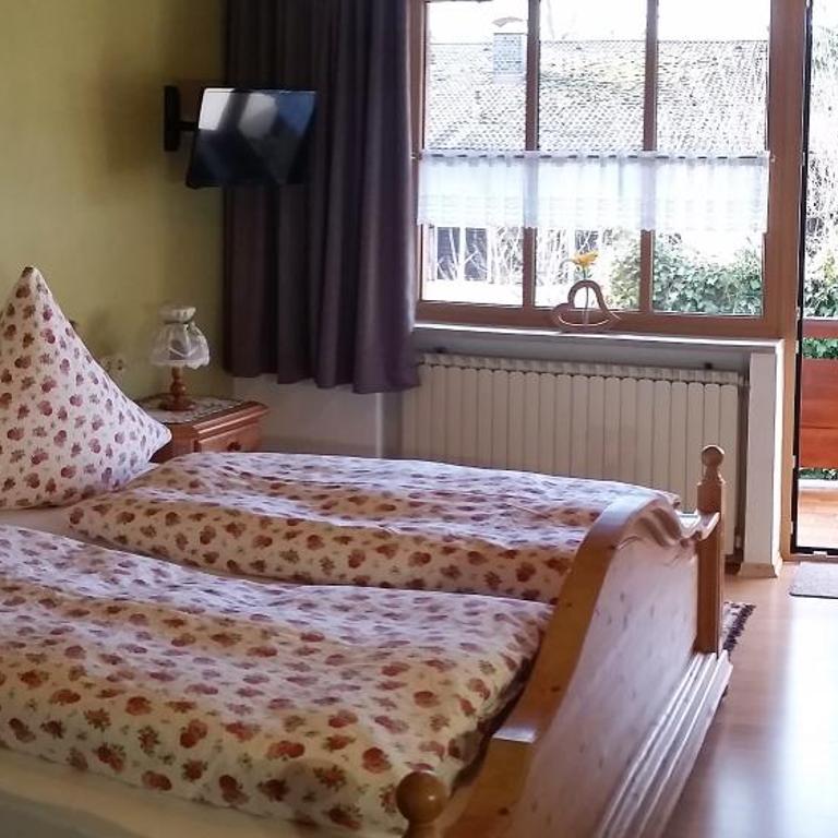 Pension Staufenhof - Doppelzimmer mit Balkon - 3