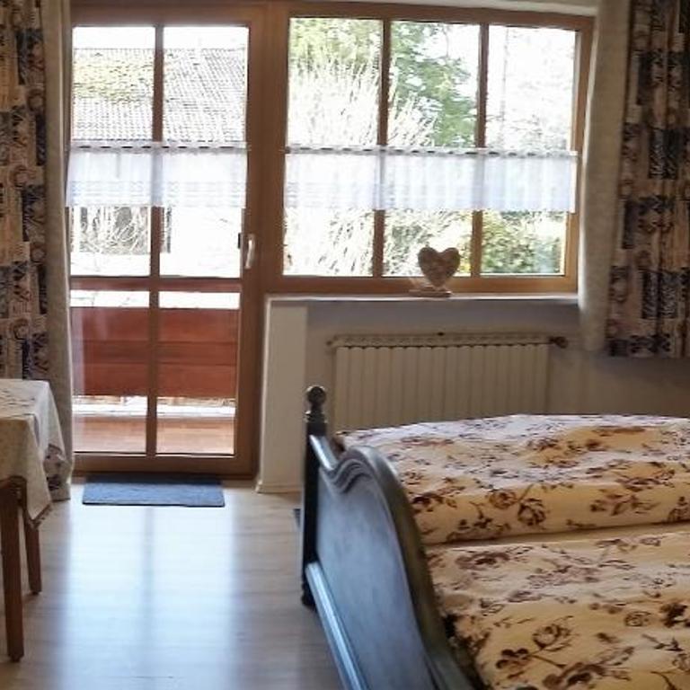 Pension Staufenhof - Einzelzimmer mit Bergblick - 5