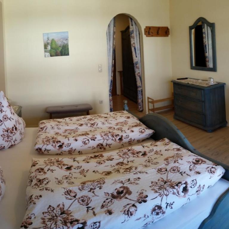 Pension Staufenhof - Doppelzimmer mit Balkon - 4