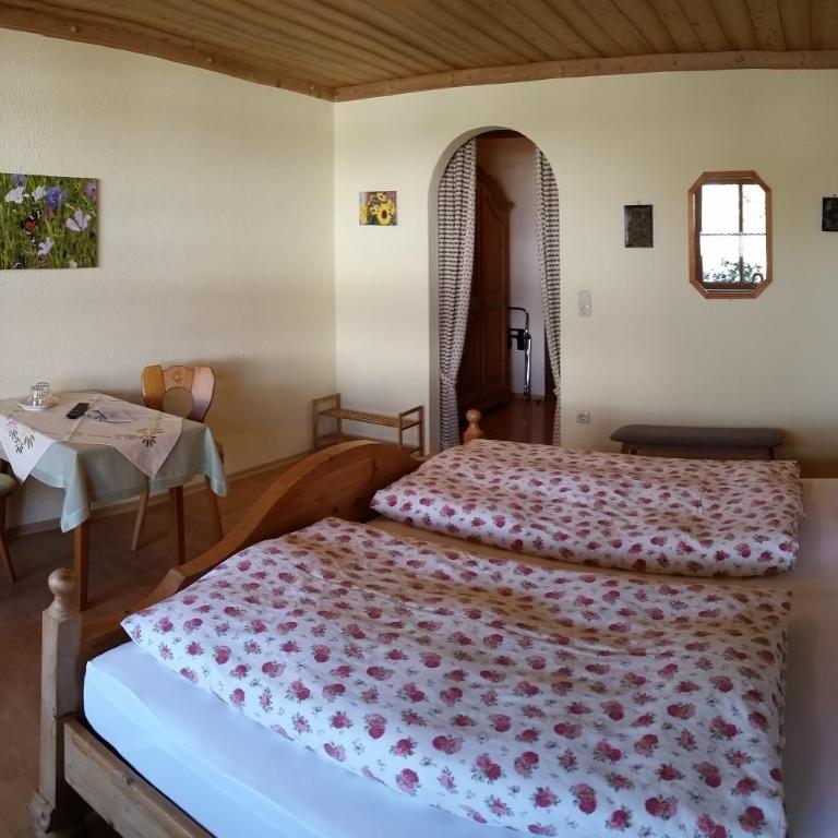 Pension Staufenhof - Doppelzimmer mit Balkon - 4