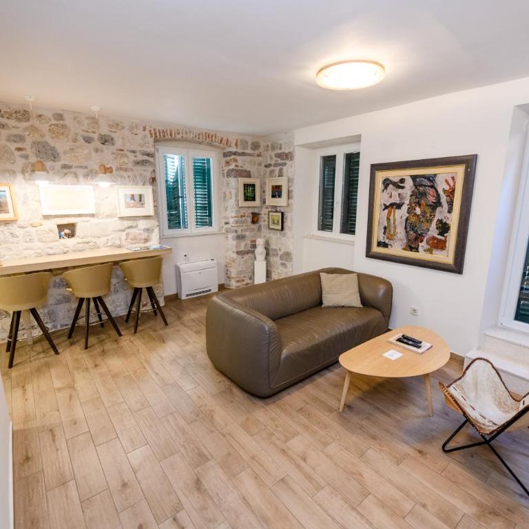 Apartmani Art Karampana - Apartment with Balcony - 1