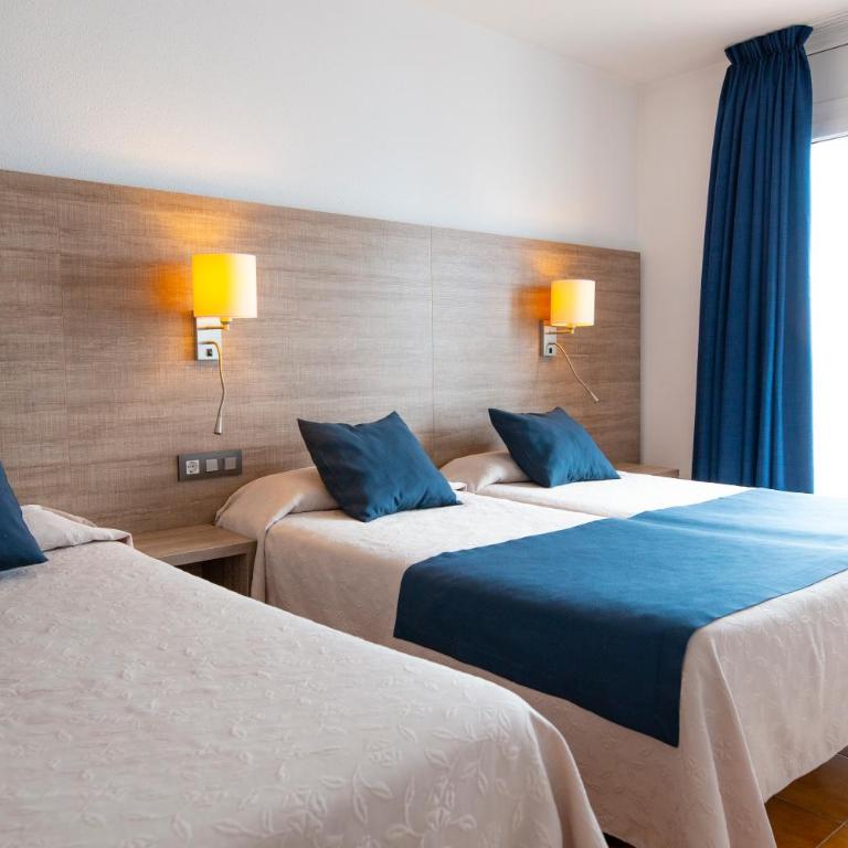 Hotel Risech - Habitación Triple con vistas al mar - 7