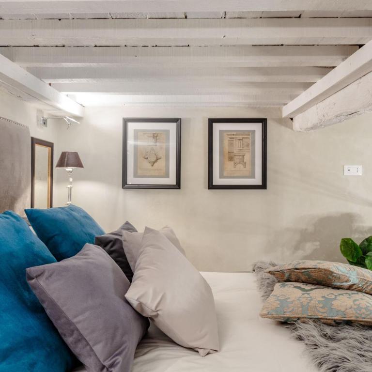 Paolo Guinigi, Elegant Apartment Suite, Masterful Interior inside the Walls of Lucca - One-Bedroom Apartment - 12