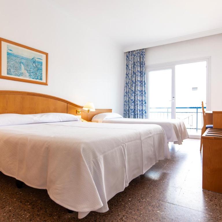 Hotel Ramblamar - Habitación Triple con vistas parciales al mar - 5