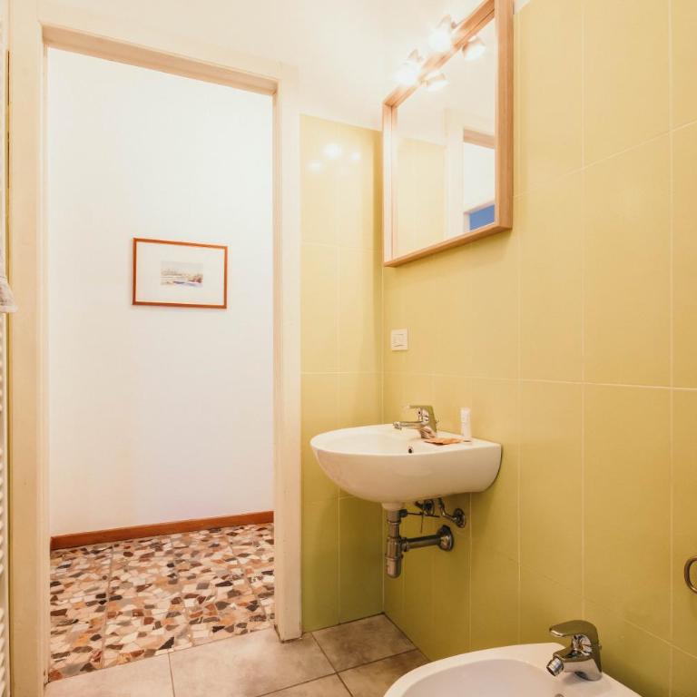 La casa sull'Isola Pescatori - Camera Matrimoniale con Balcone - 15