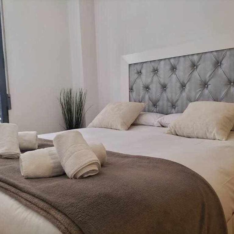 Loft Old City Couples GetAway - One-Bedroom Apartment - 28