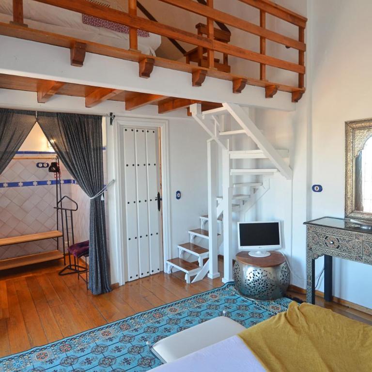 House&Cave Parking and Terrace, in the city - Villa - 32