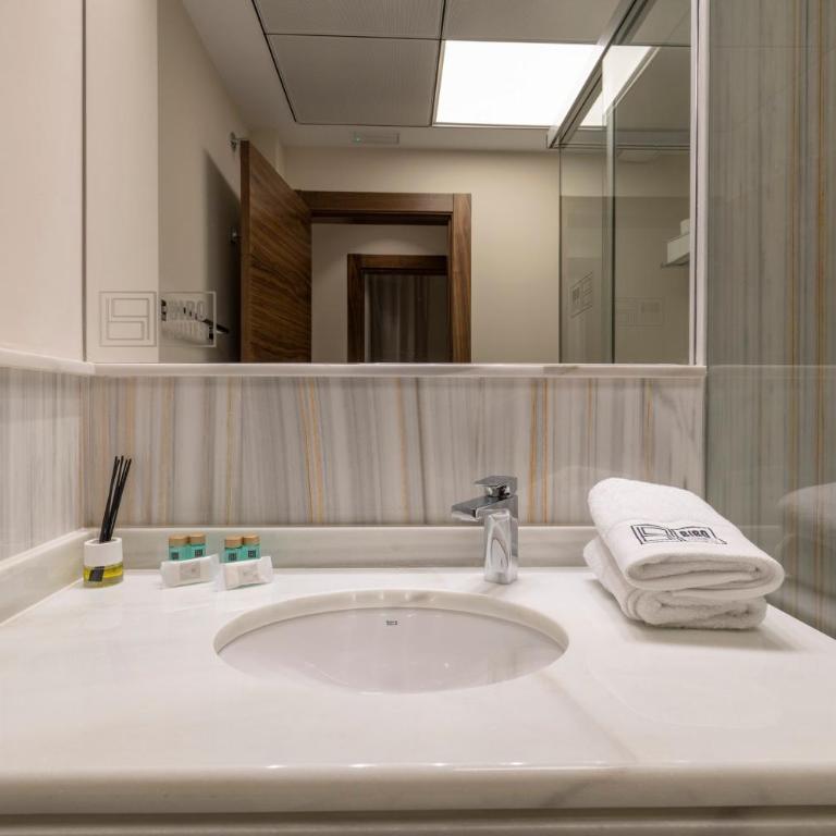 BiBo Suites Real Chancilleria - Collection Two-Bedroom Apartment - 17