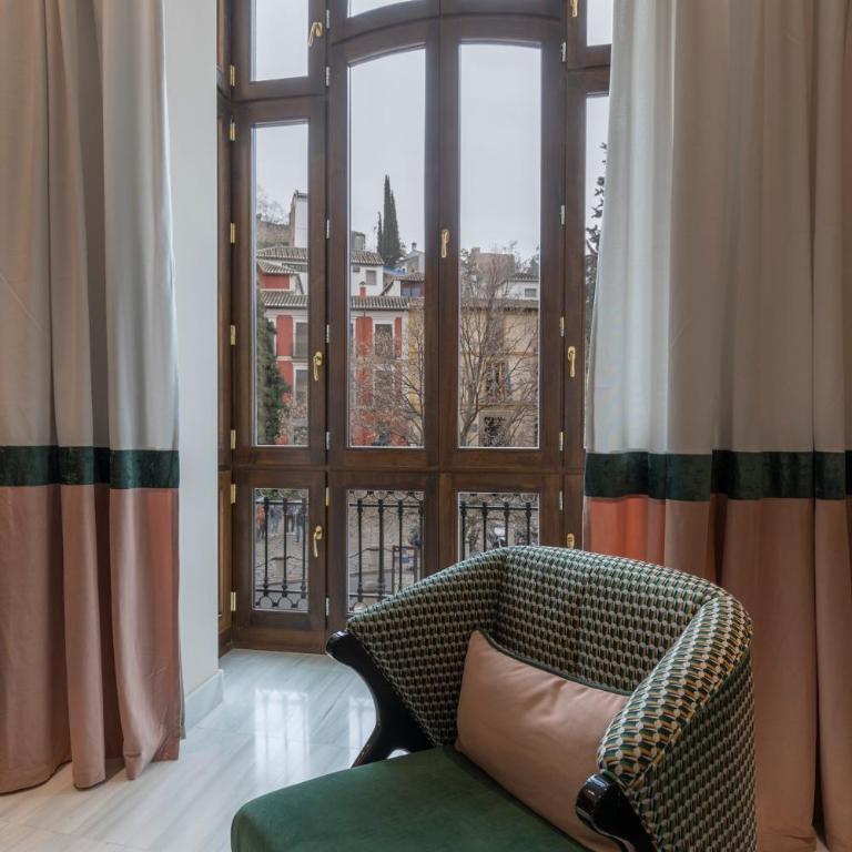 BiBo Suites Real Chancilleria - Collection Three-Bedroom Apartment - 23