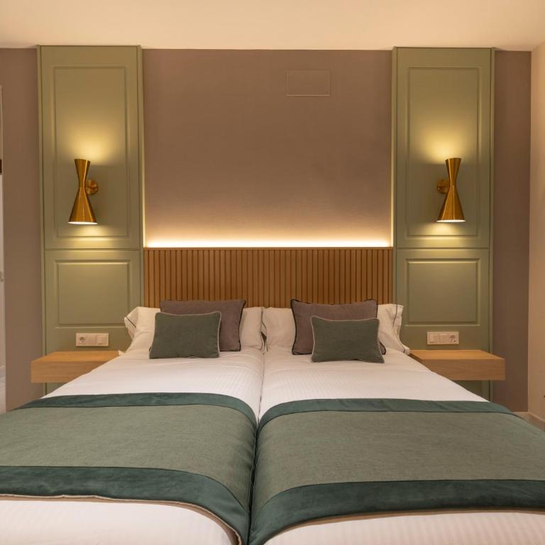 BiBo Suites Real Chancilleria - Collection Three-Bedroom Apartment - 30
