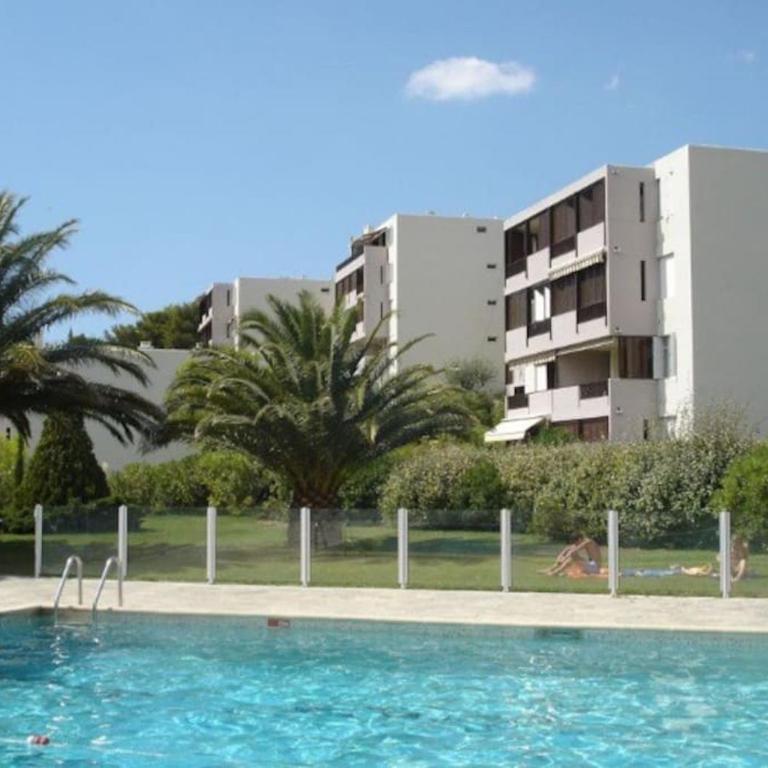 Superbe appartement piscine, tennis, vue mer et décoré avec goût - Appartement 1 Chambre - 29