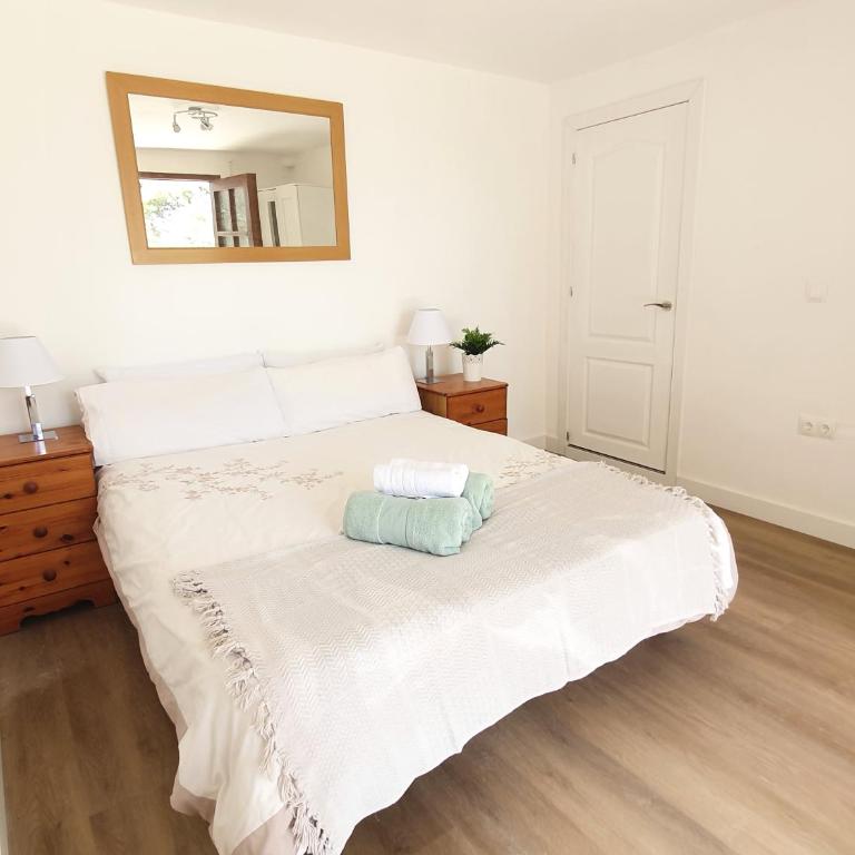 5 Bedroom Villa with HEATED Pool with breath-taking Sea Views, Walking distances to Shops Restaurants Beach - Villa - 23
