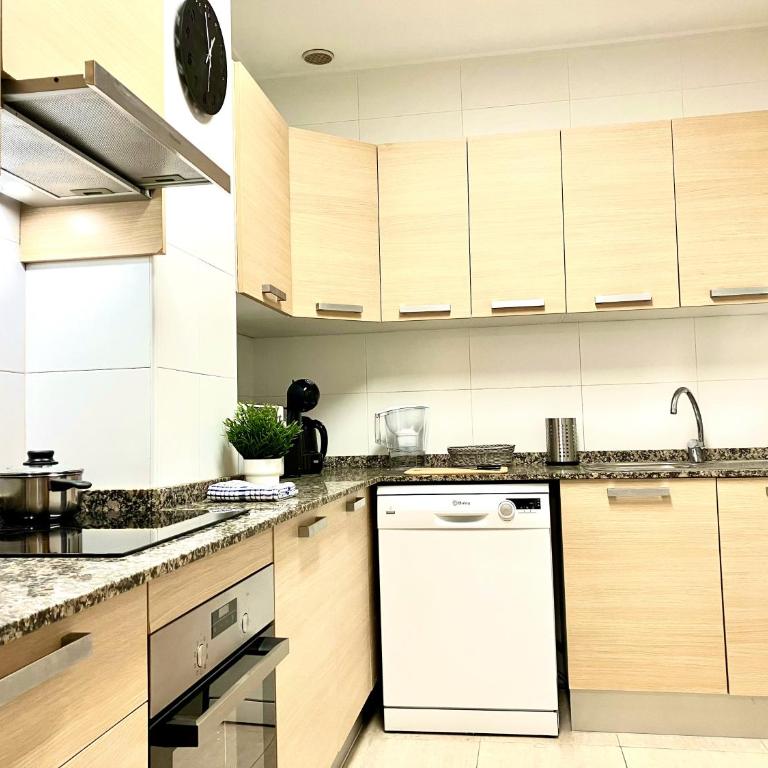 Adelfa - 2 hab, AA, parking gratis, junto Hospital - Standard Apartment - 18