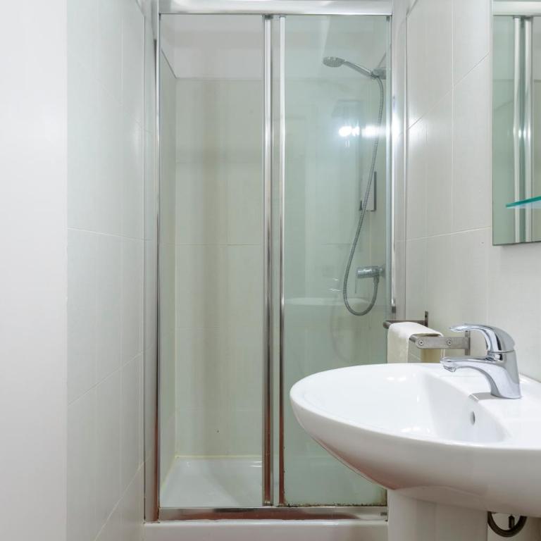 Monrooms Barcelona - Twin Room - 6