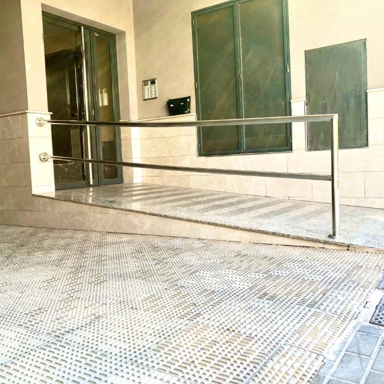 Adelfa - 2 hab, AA, parking gratis, junto Hospital - Standard Apartment - 30