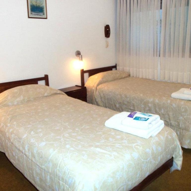 Dino´s Hotel - Habitación Doble Pequeña - 2 camas - 3