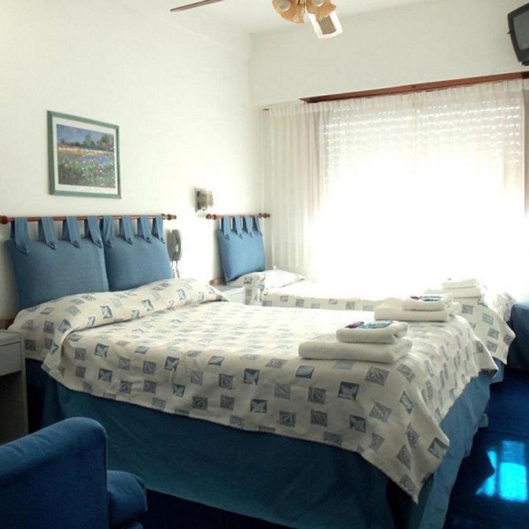 Dino´s Hotel - Budget Triple Room - 1