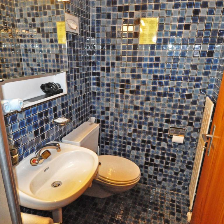 Hotel Derby - Familienzimmer mit Dusche - 1
