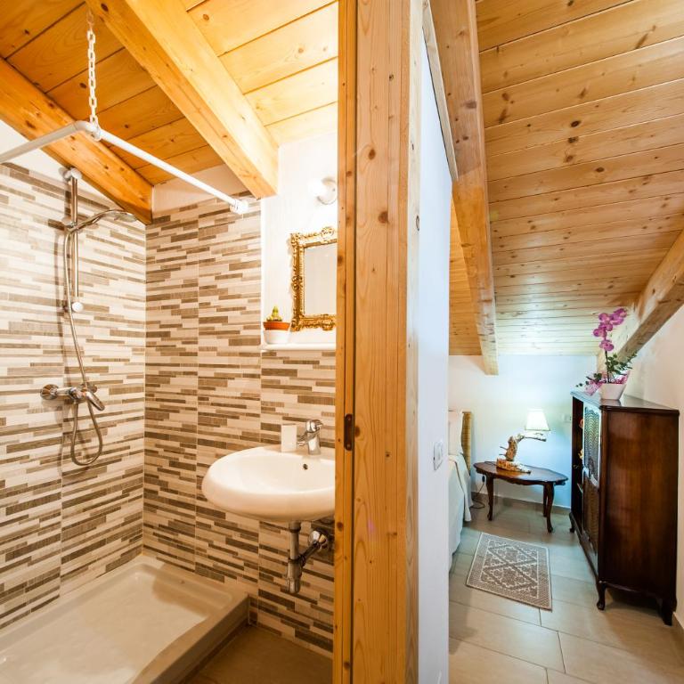 La Casa di Mannazzotta 2 - Camera Tripla con Bagno Privato - 3