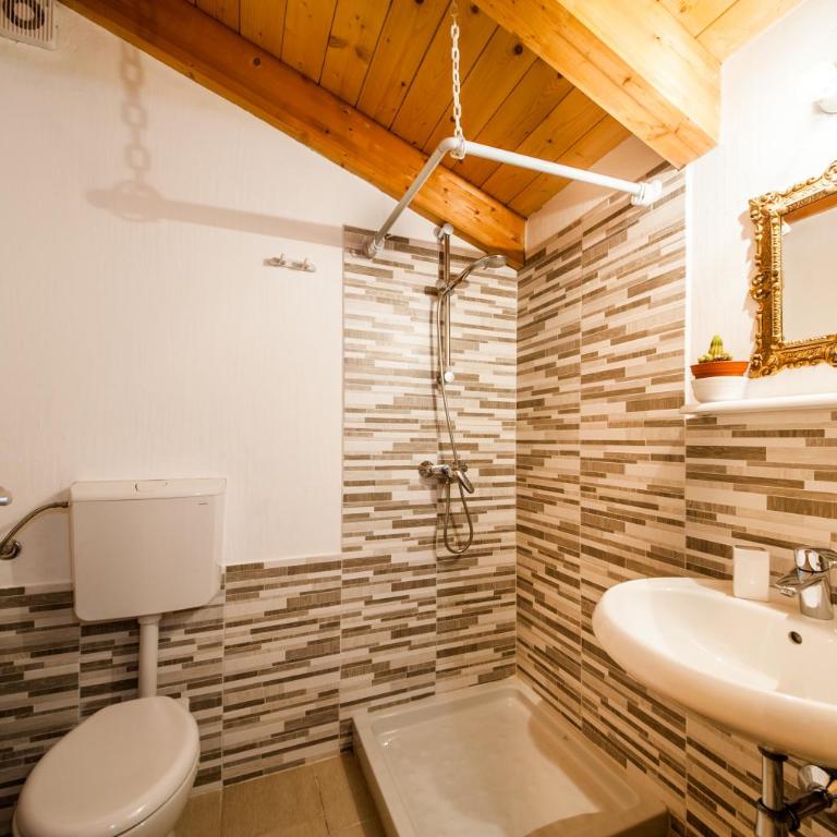 La Casa di Mannazzotta 2 - Camera Tripla con Bagno Privato - 4
