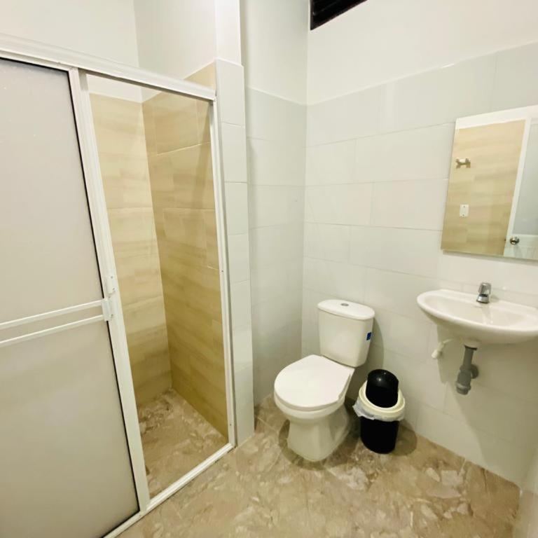 Hotel Villa Paraguay - Habitación Doble con baño privado - 2