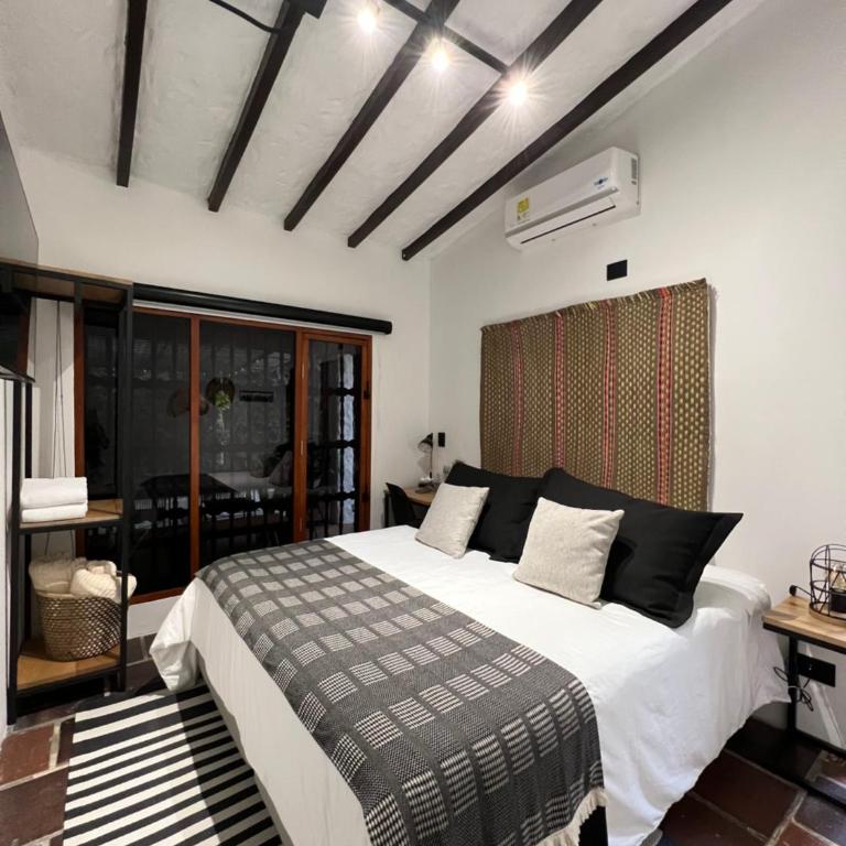 Casa Medallo - Habitación Doble con baño privado - 1 o 2 camas - 9
