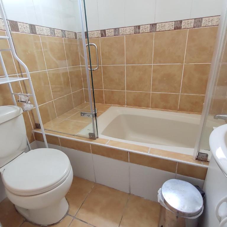 Ruben's House - One-Bedroom Apartment - 13