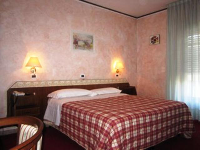 Hotel Rosa Serenella - Camera Economy Doppia con Letti Singoli - 2