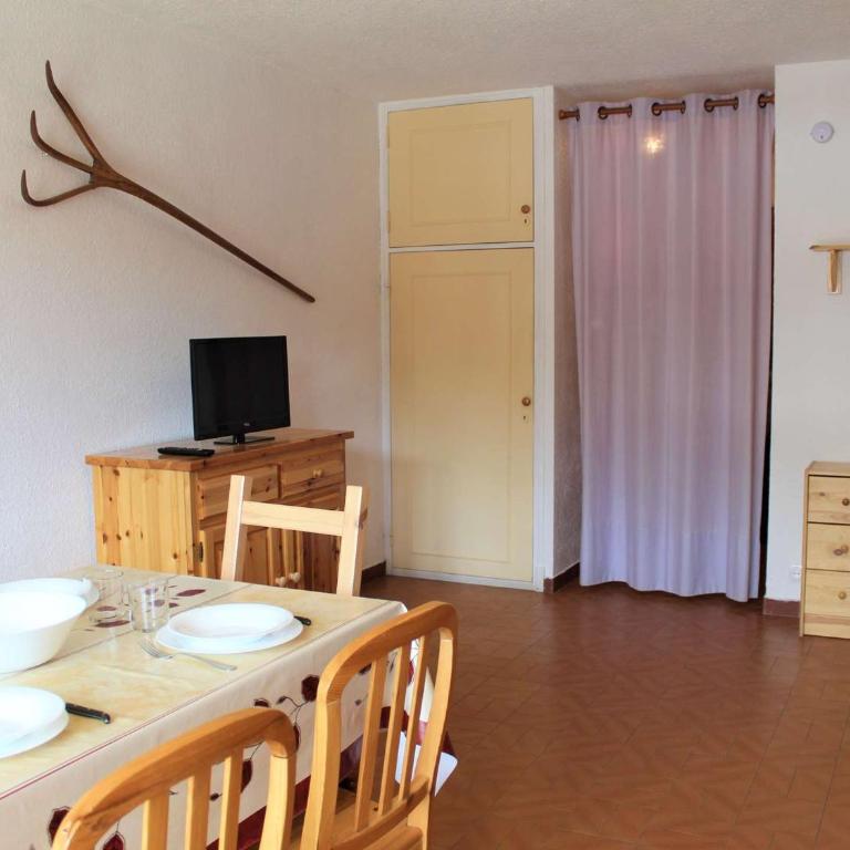 Studio avec coin montagne, balcon sud, 4 couchages, proche pistes et commerces à Vars Les Claux - FR-1-330B-209 - Apartment - 3