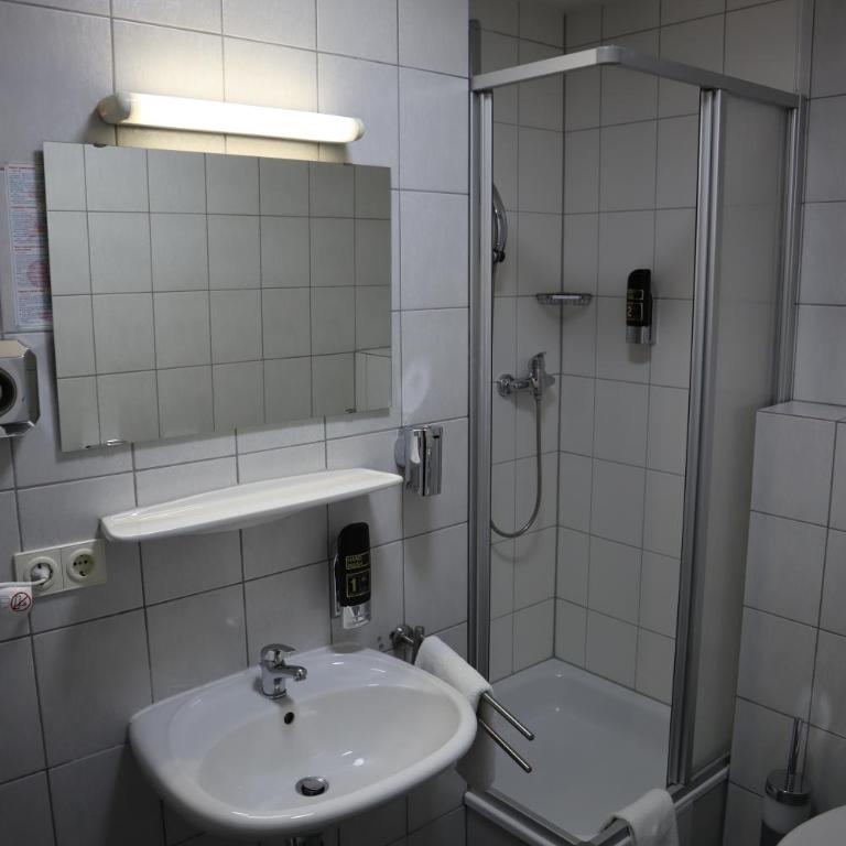 Avenue Hotel - Economy Doppelzimmer - 5