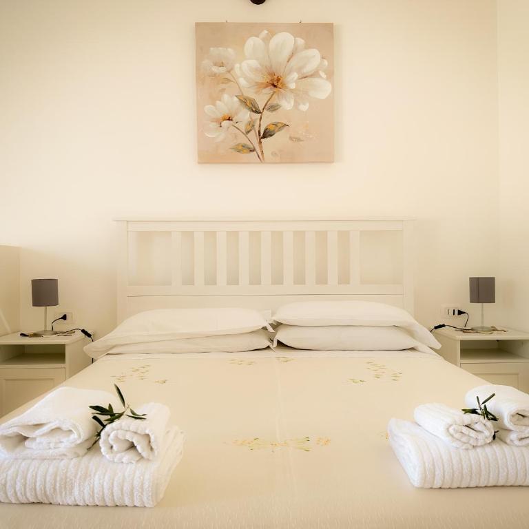 B&B Il Leccio - Double Luxury Room with Pool View - 5