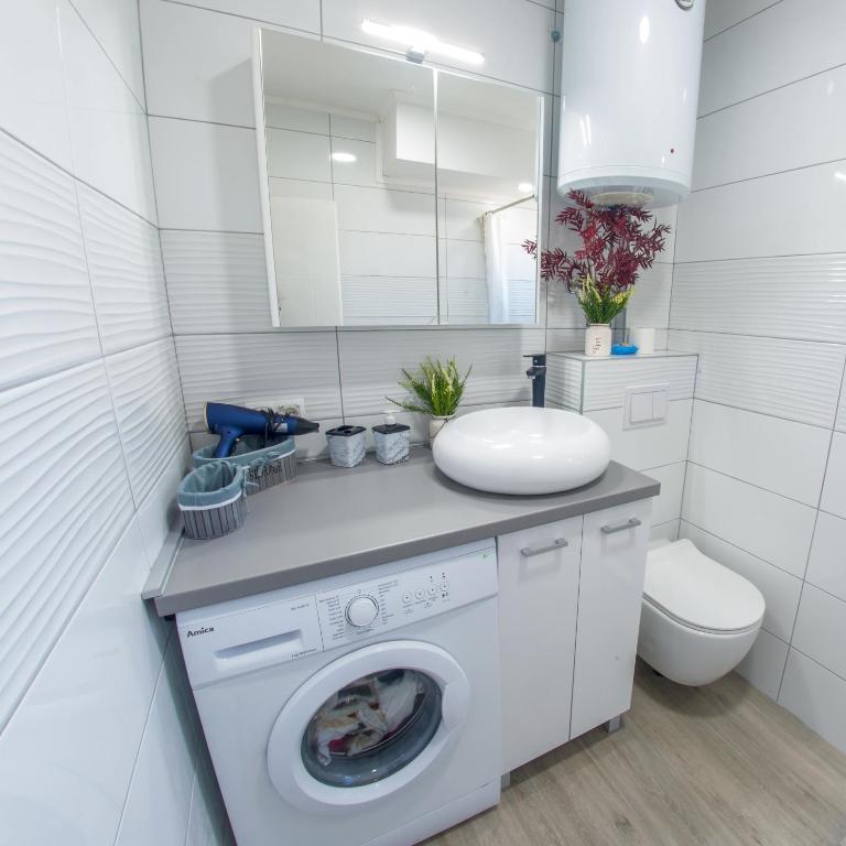 Elegant Avenue Escape - One-Bedroom Apartment - 5