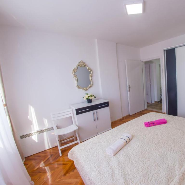 Elegant Avenue Escape - One-Bedroom Apartment - 20