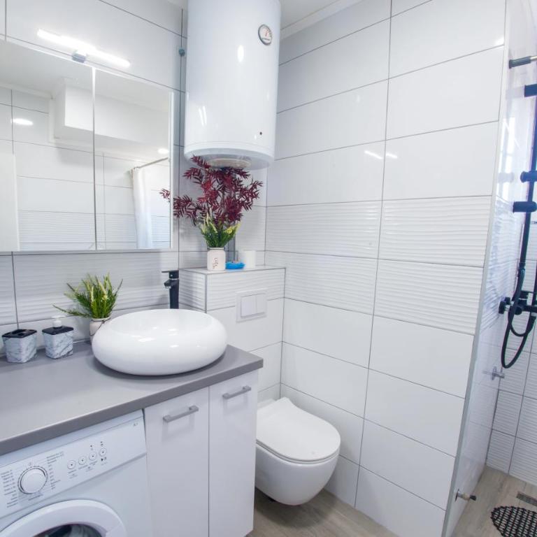 Elegant Avenue Escape - One-Bedroom Apartment - 14