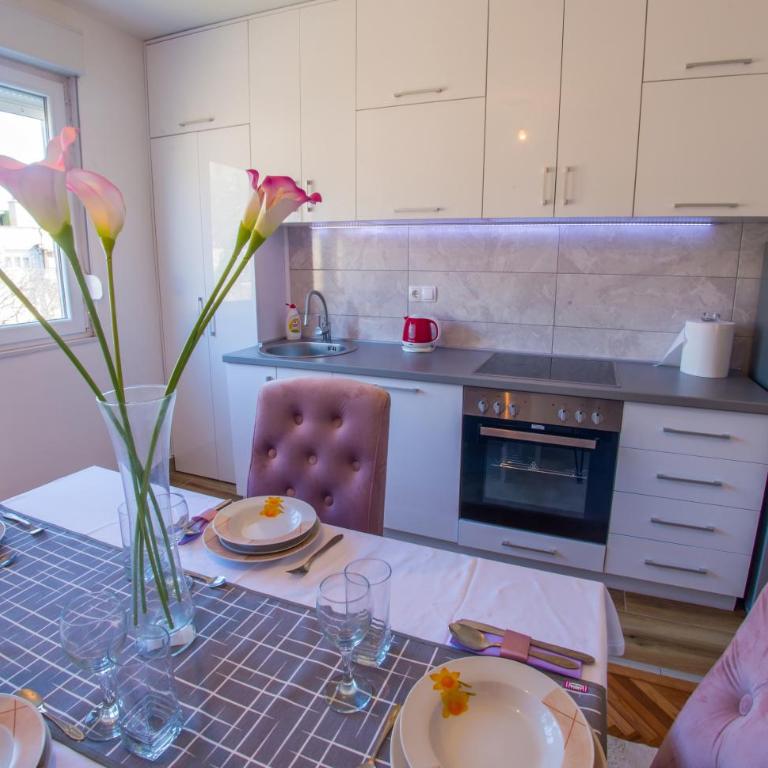 Elegant Avenue Escape - One-Bedroom Apartment - 26