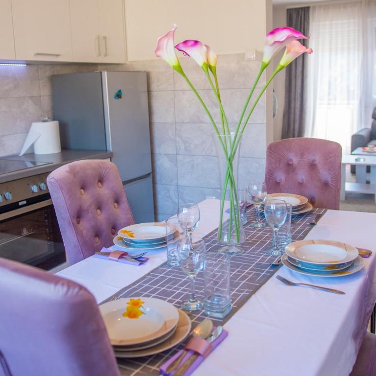 Elegant Avenue Escape - One-Bedroom Apartment - 29